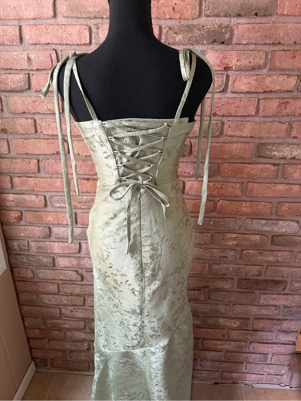 Elegant Sage Green Lace Evening Dress - Picture 8 of 13